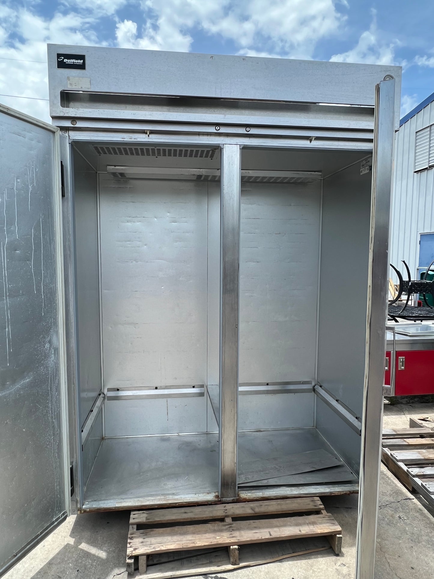 Delfield 2 Door Roll In Cooler Refrigerator MRRI2-S - Prewowned -
