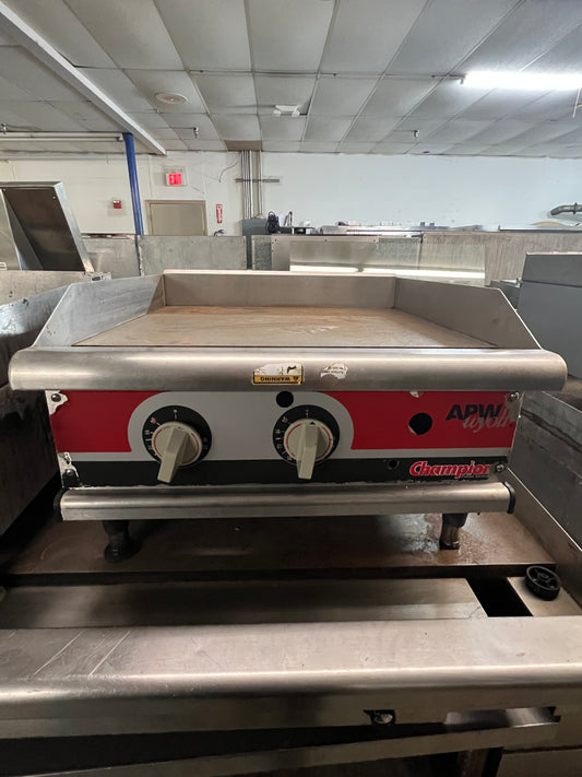 APW Wyott Champion 24'' Thermostatic Gas Griddle GGT-24S