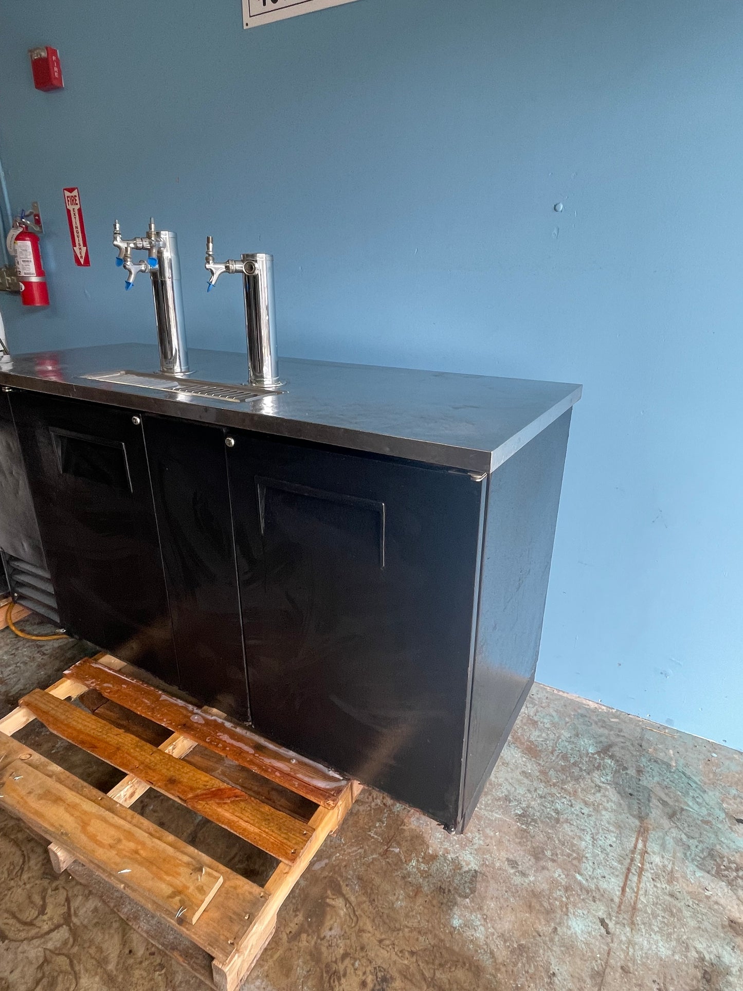 True 69'' 2 Door Draft Beer Cooler Keg Box TDD-3 - Preowned -