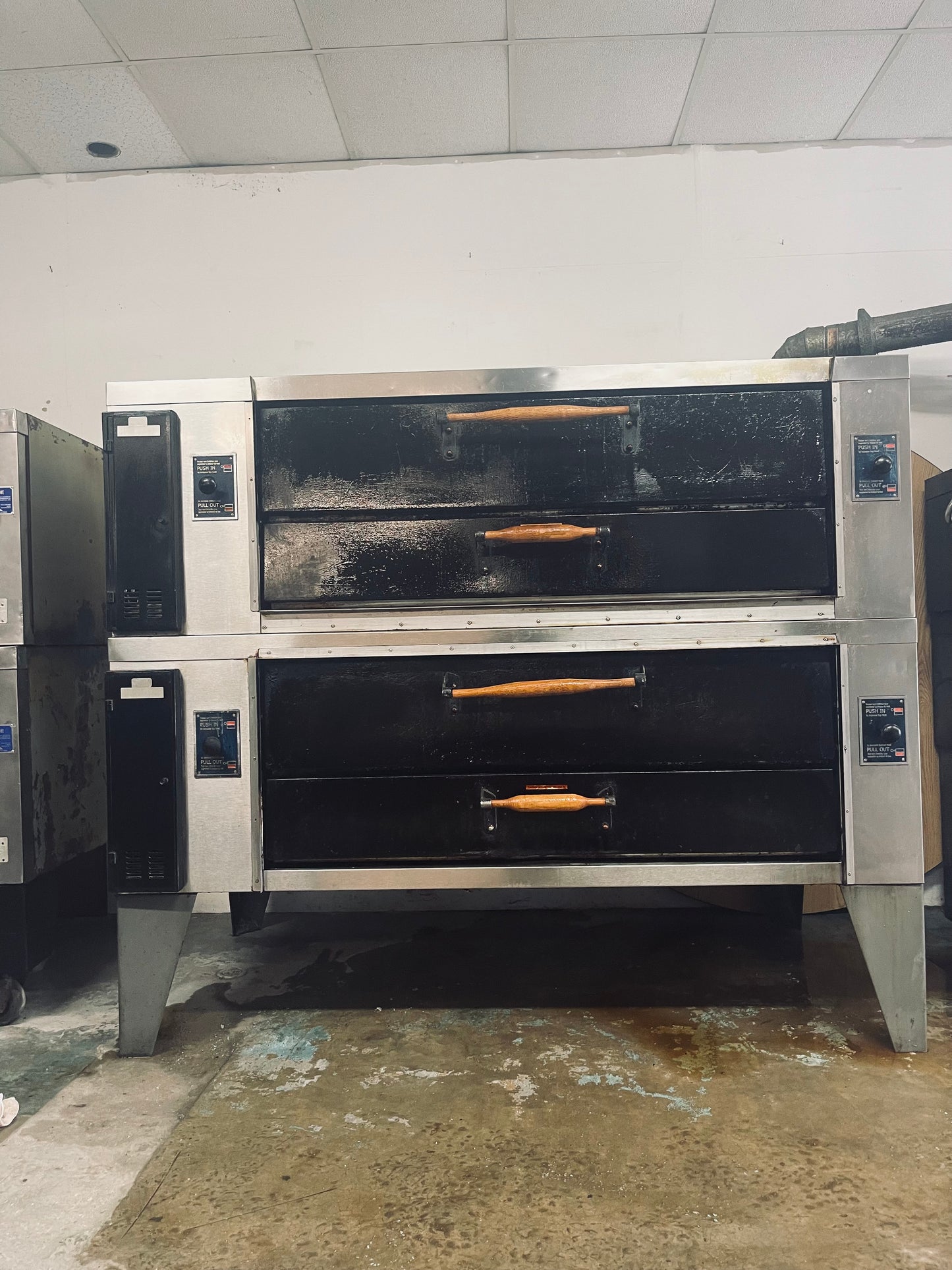 Bakers Pride Y600 Y602 Double Stack Gas Pizza Ovens