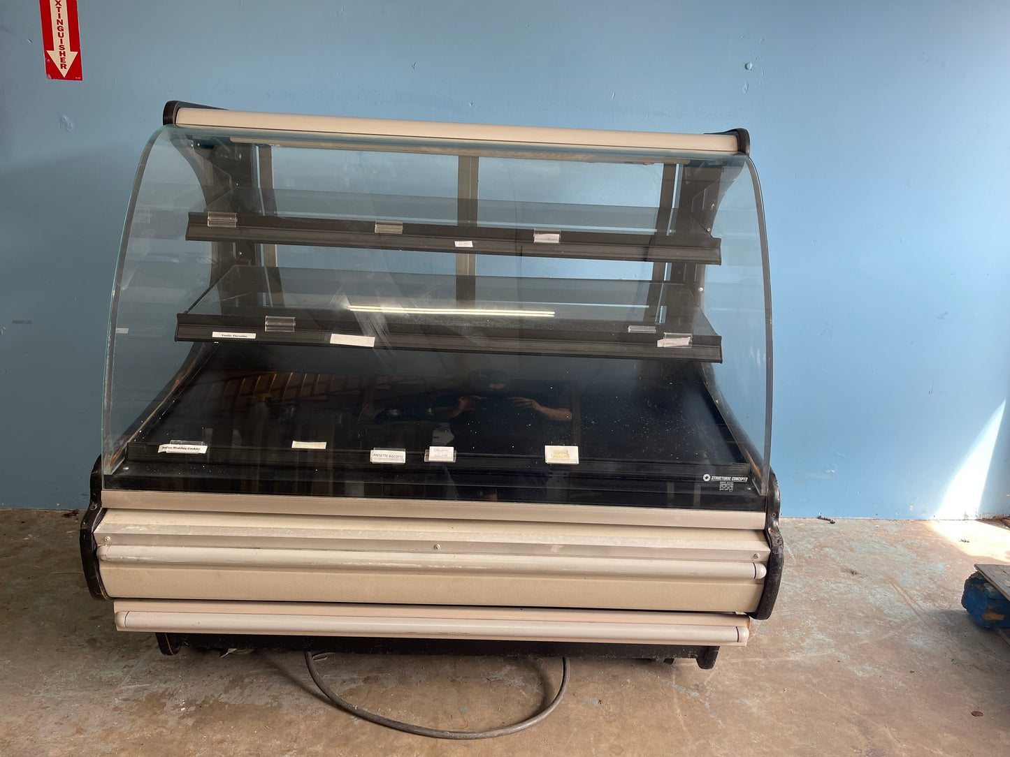 Structural Concepts 50'' Dry Display Case