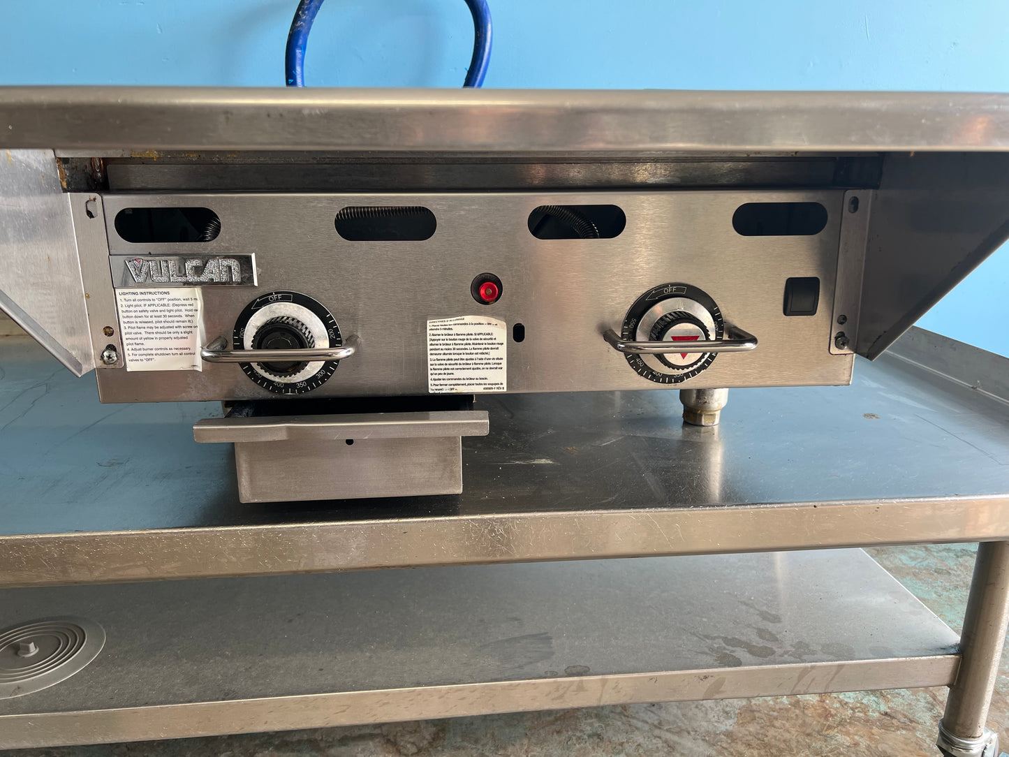 Vulcan 24'' Heavy Duty Gas Thermostatic Gas Griddle with Condiment Rail - Preowned -