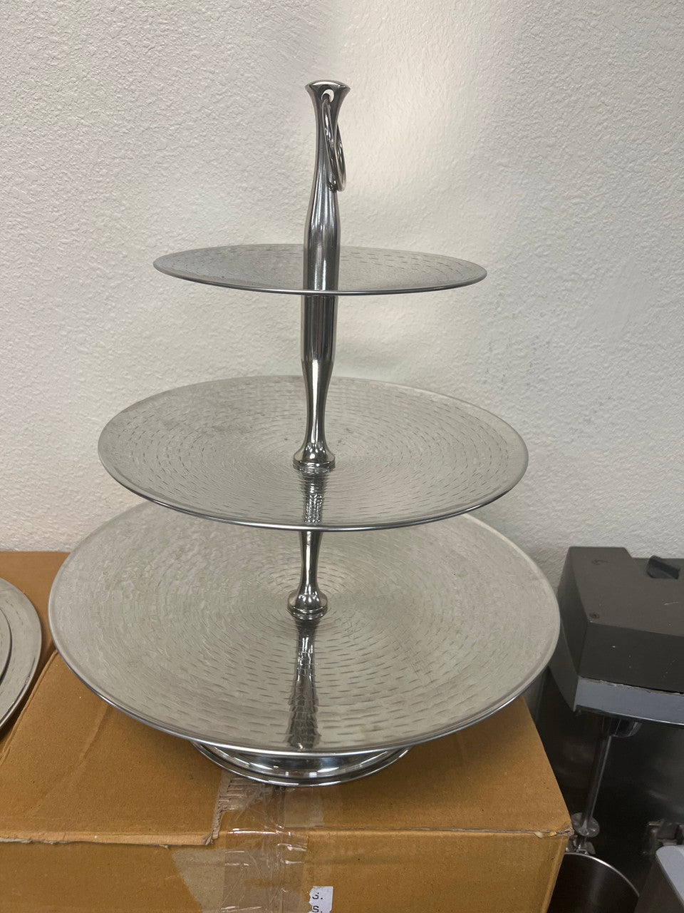Tablecraft RT3 Remington 17" Round Stainless Steel Three-Tiered Serving Set with 14", 11" and 8" Trays
