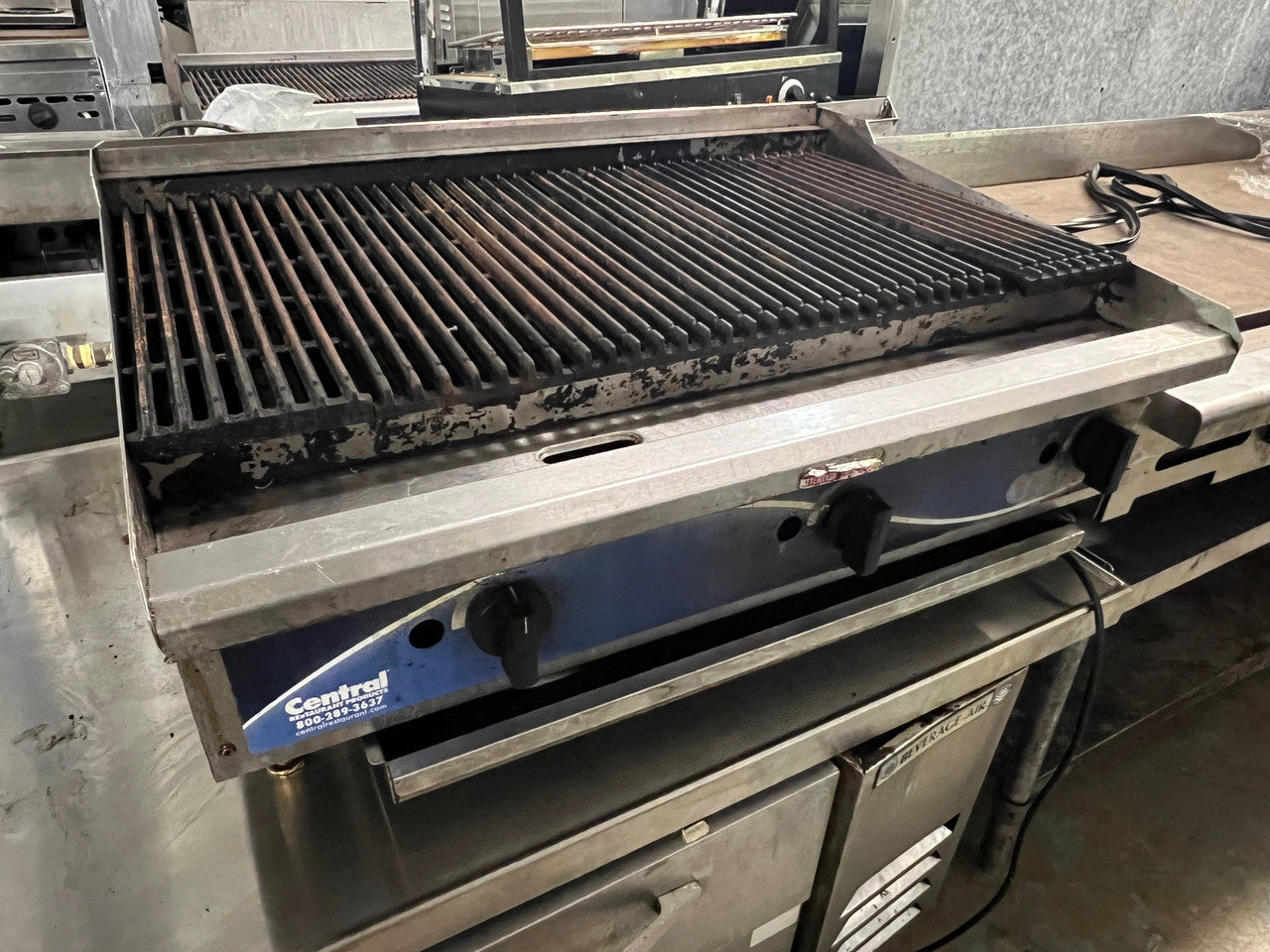 Char-Broiler Gas 36'' - Preowned -